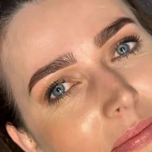 BRWI I RZĘSY - Modelowanie brwi henną - zdjęcie 4