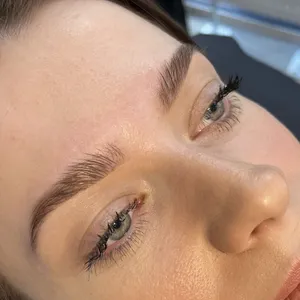 BRWI I RZĘSY - Modelowanie brwi henną - zdjęcie 7