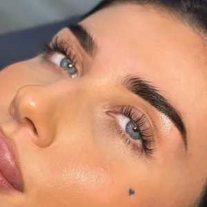 BRWI I RZĘSY - Modelowanie brwi henną - zdjęcie 5